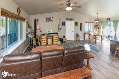 06-Living Room_ETL2576