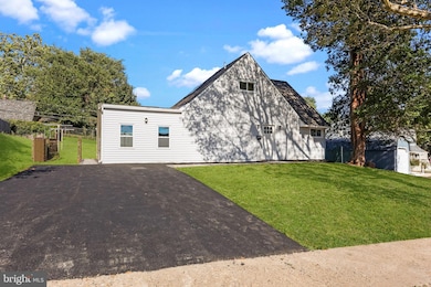 28 Rainbow Ln, Levittown, PA 19055 - photo 3