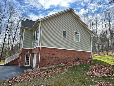 221 Barnstaple Dr, Daniels, WV 25832 - photo 4