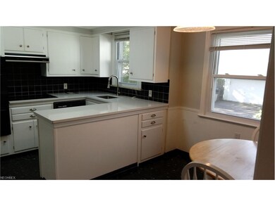 AMPLE EATING AREA IN YOUR KITCHEN.