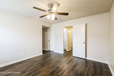 008-photo-primary-bedroom-14943189