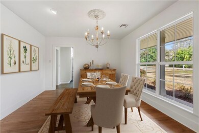 Virtual staging of dining room