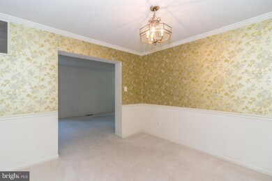 9527 Hunt Square Ct, Springfield, VA 22153 - photo 7