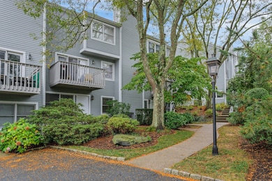 351 Pemberwick Rd unit 111, Greenwich, CT 06831 - photo 2