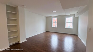 205 Warren St unit 2r, Hudson, NY 12534 - photo 2