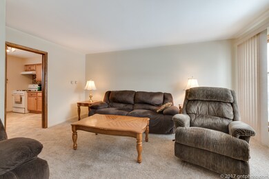 108 N Avon Rd, Elmhurst, IL 60126 - photo 4
