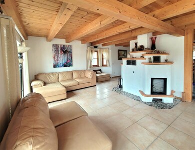 4 - Living room