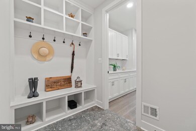 407 Orleans Cir SW, Vienna, VA 22180 - photo 6