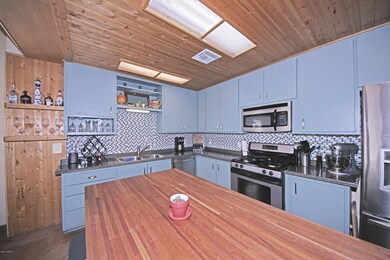 Island, Breakfast Bar