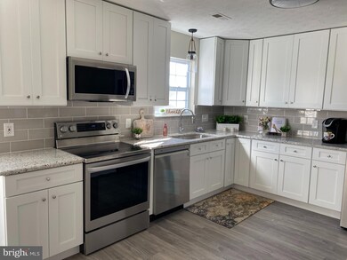 11807 Clarence Dr, Fredericksburg, VA 22407 - photo 6