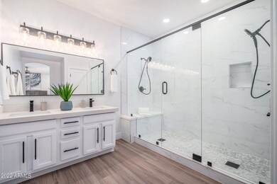26-web-or-mls-3719 E Mitchell Dr - 26