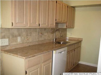 41 Country Dr N unit A, Staten Island, NY 10314 - photo 3