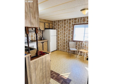 22210 Tiller Trail Hwy, Days Creek, OR 97429 - photo 2