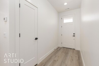 271 E 260 N, Washington-Dee Amick (5 of