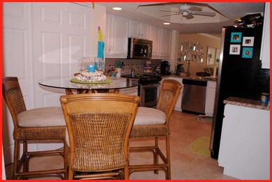 Eat-In Area Facing Kitchen