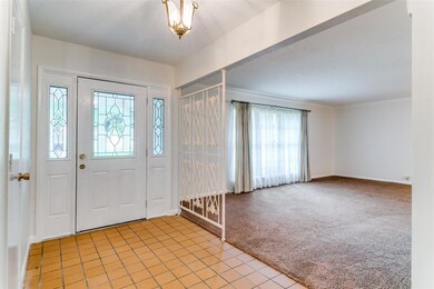 1307 Driftwood Dr, Euless, TX 76040 - photo 5