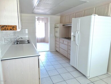 10722 W Pineaire Dr, Sun City, AZ 85351 - photo 2