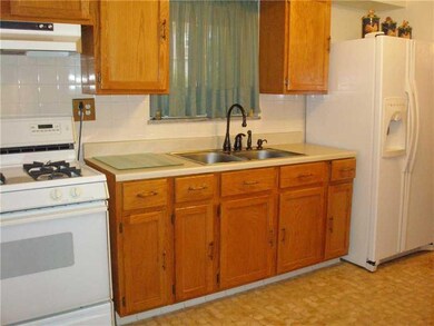 Kitchen. Large Kitchen with Newer Oak Cabinets