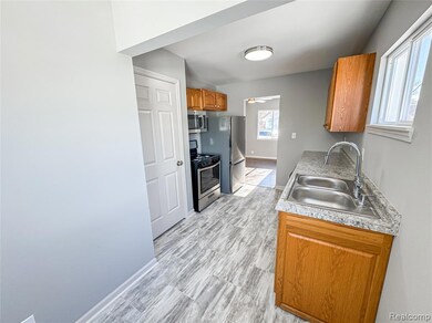 621 Lochhead Ave, Flint, MI 48507 - photo 6