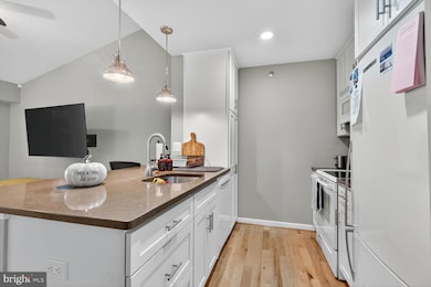 Pointe At Park Center unit 4165, Alexandria, VA 22302 - photo 4