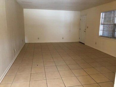926 E Walnut family room 15 x 20