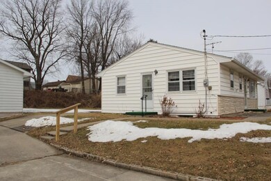 607 E 6th St S, Newton, IA 50208 - photo 2