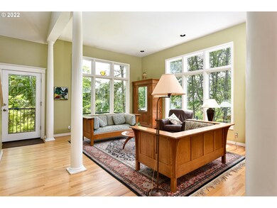 Living Room/Entrance