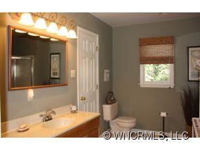 1st Floor Bath