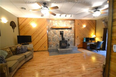 110 Mannon Dr, Alum Creek, WV 25003 - photo 2