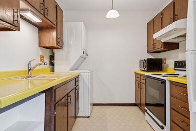 1036 Carmel Ct, Saint Paul, MN 55126 - photo 7