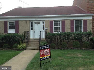 212 Leeds Ct E, Warrenton, VA 20186 - photo 2