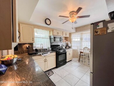 22 Spratt Ave, Staten Island, NY 10306 - photo 6