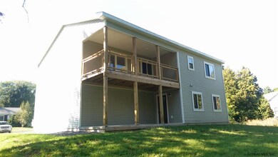 250 Taurus Rd, Schenectady, NY 12304 - photo 3