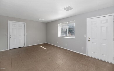 2721 E Southgate Ave-large-005-003-2721