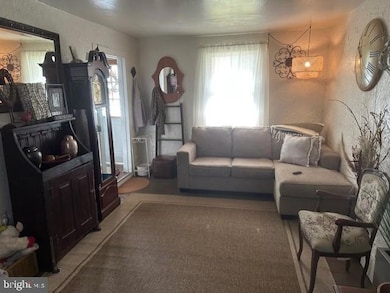 27 Henrietta St, Lewistown, PA 17044 - photo 3