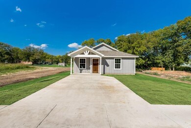 609 E 1st St, Bonham, TX 75418 - photo 2