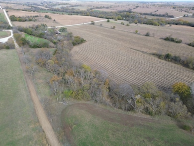 18050 Godlove Rd, Wheaton, KS 66521 - photo 4