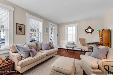 121 Main living room 3