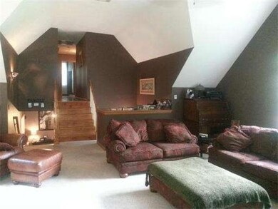 8 Crestview Dr, Mendon, MA 01756 - photo 3