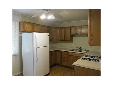 Kitchen. refrig statys
