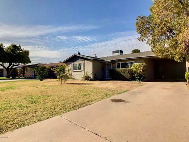 2402 Driveway