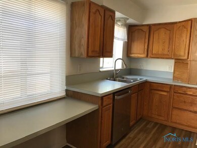 2536 Castleton Ave, Toledo, OH 43613 - photo 5