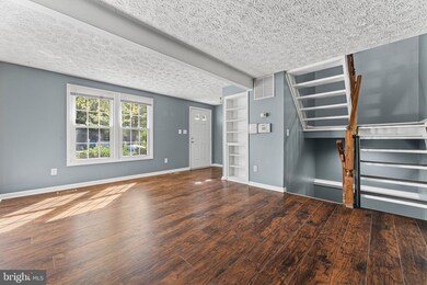 3640 Wharf Ln, Triangle, VA 22172 - photo 5