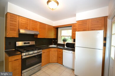 2232 Highland Ave, Falls Church, VA 22046 - photo 3