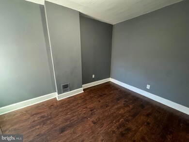 1034 S 4th St, Camden, NJ 08103 - photo 5