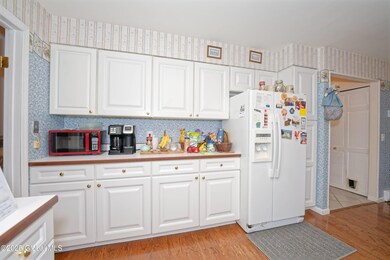 4 Kitchen 2