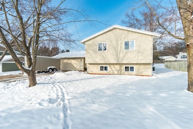 806 Evergreen Dr, Holmen, WI 54636 - photo 2
