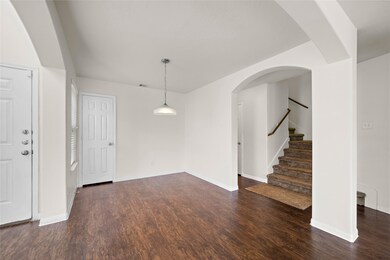Flexible plan allows many furniture configuaration