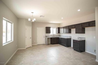 Kitchen / Dining Area