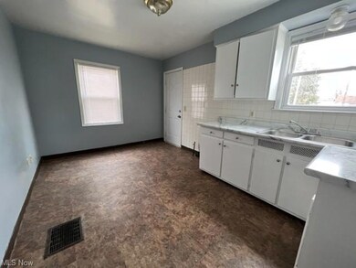 3915 Gary Ave, Lorain, OH 44055 - photo 5